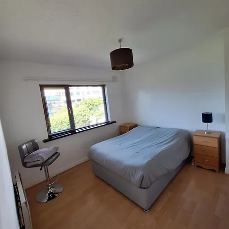 Spacious Double Bedroom In Quiet House With Garden View Dublin